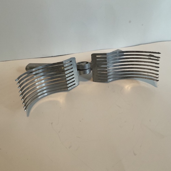 Vintage metal roast fork, meat tongs for slicing, roast for roast dinner. - Picture 3 of 7